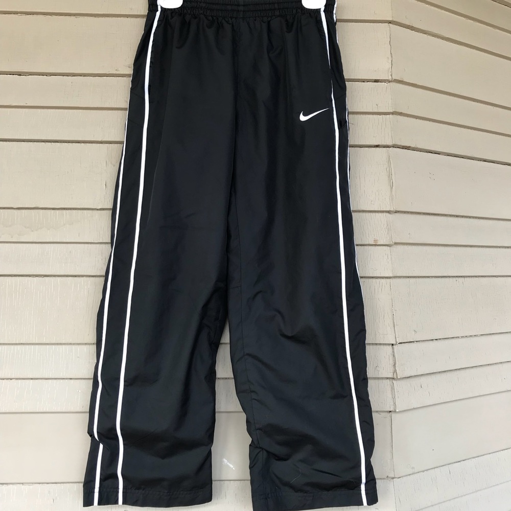 Boys Nike wind pants
